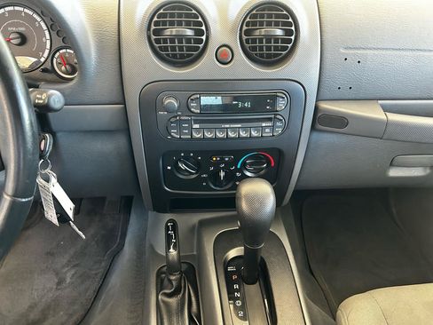 Used 2005 Jeep Liberty Sport AWD/4WD image 14