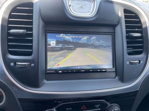 Used 2017 Chrysler 300 Limited RWD image 20