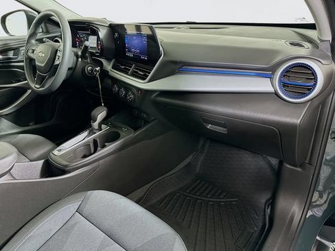 Used 2025 Chevrolet Trax LS w/ LS Convenience Package FWD image 27