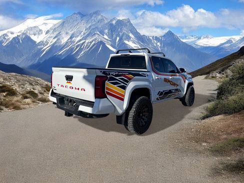 Used 2024 Toyota Tacoma TRD Sport w/ TRD Sport Upgrade Package image 5