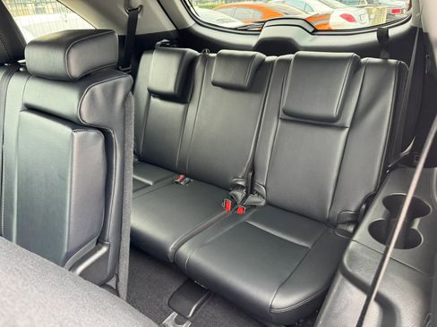 Used 2019 Toyota Highlander XLE FWD image 27