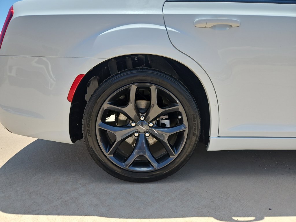 Certified 2023 Chrysler 300 S RWD image 8
