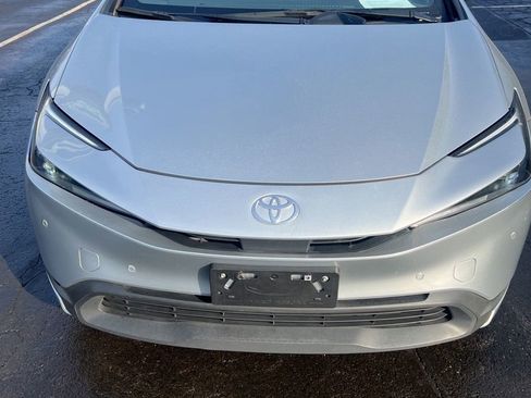 Used 2024 Toyota Prius LE FWD image 5