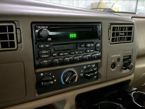 Used 2001 Ford F250 Lariat RWD image 17