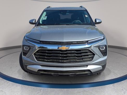 Used 2025 Chevrolet TrailBlazer LT AWD/4WD image 2