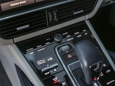Certified 2023 Porsche Cayenne Platinum Edition image 25