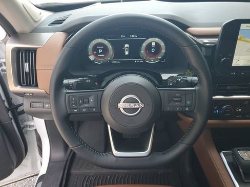 Certified 2025 Nissan Pathfinder Platinum FWD image 19