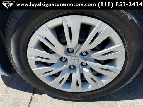 Used 2012 Toyota Camry LE FWD image 11