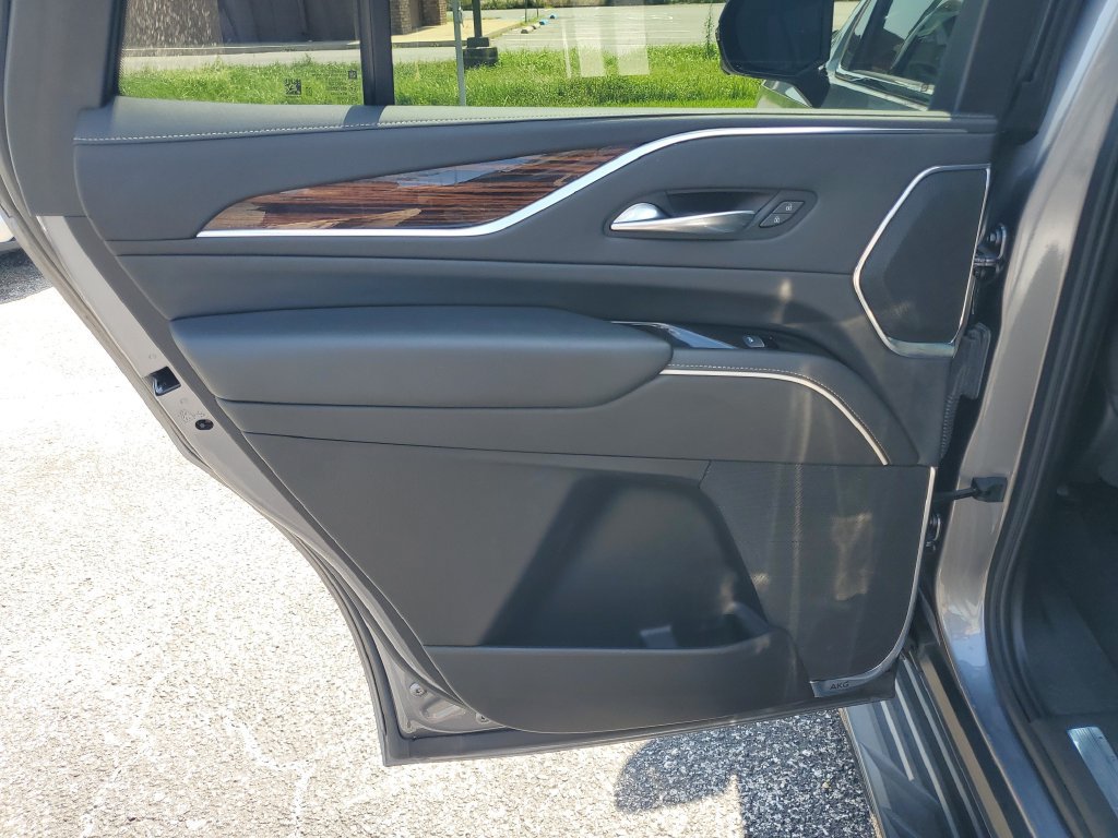 Used 2021 Cadillac Escalade Premium Luxury RWD image 26