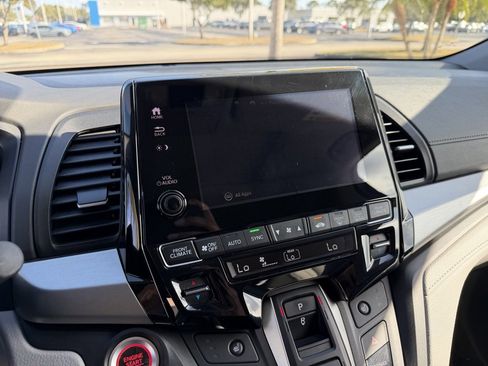 Certified 2024 Honda Odyssey EX-L image 16