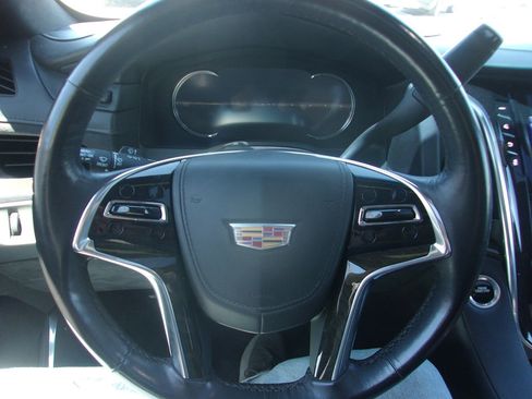 Used 2020 Cadillac Escalade Platinum AWD/4WD image 8