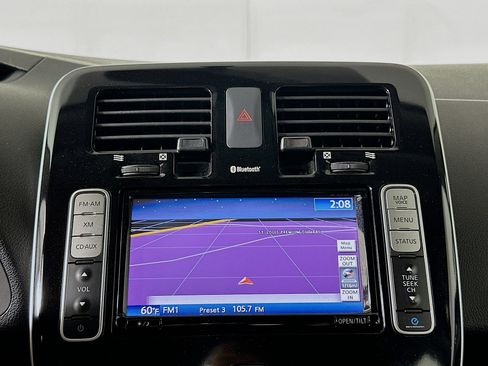 Used 2015 Nissan Leaf SL FWD image 21