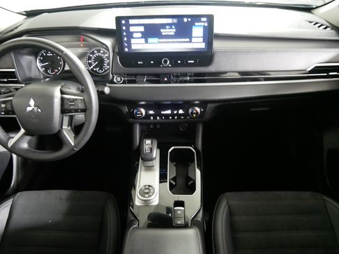 Used 2025 Mitsubishi Outlander SE AWD/4WD image 10