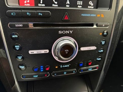 Used 2018 Ford Explorer Limited w/ Equipment Group 301A FWD image 7