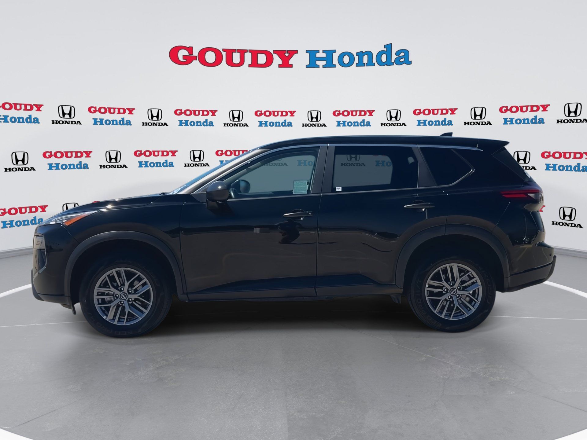 Used 2024 Nissan Rogue S AWD/4WD image 5
