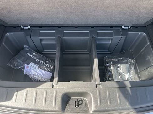 Used 2023 Nissan Pathfinder SL w/ Lighting Package (N92) FWD image 31
