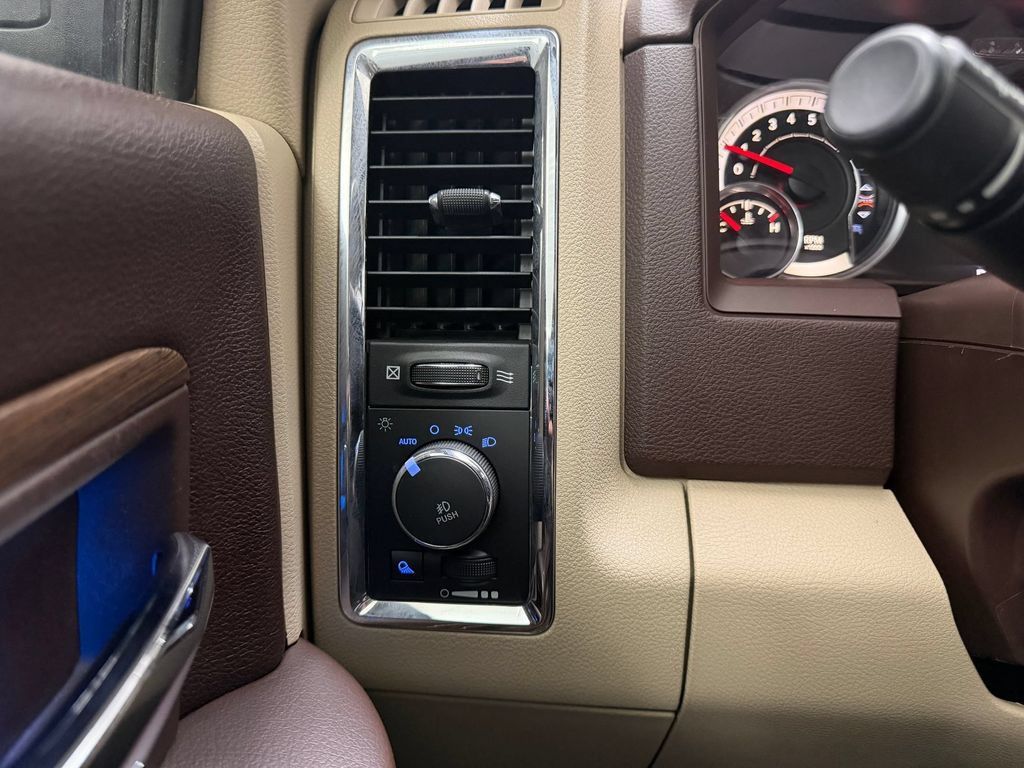 Used 2017 RAM 1500 Laramie w/ Convenience Group AWD/4WD image 34
