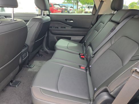 New 2026 Nissan Pathfinder SL FWD image 12