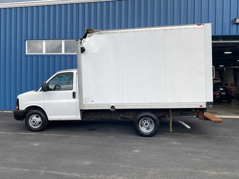 Used 2015 GMC Savana 3500 RWD image 11
