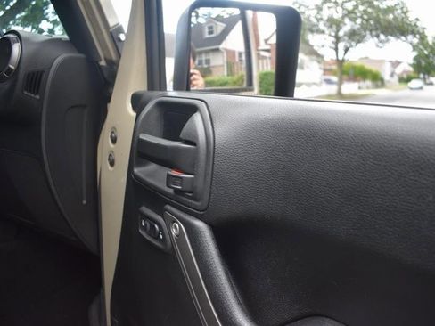 Used 2018 Jeep Wrangler Unlimited Sport S image 23