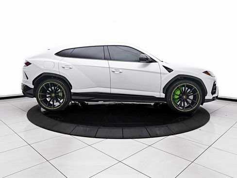 Used 2022 Lamborghini Urus image 15