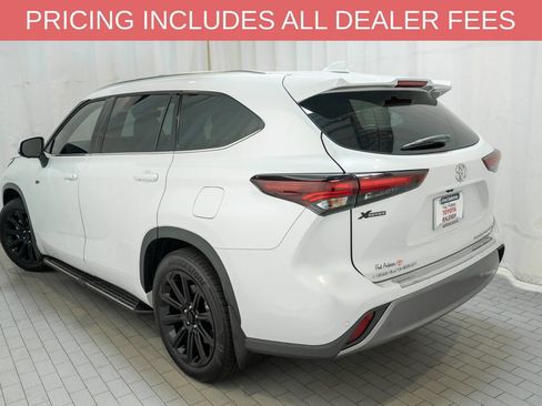 Used 2026 Toyota Highlander Platinum AWD/4WD image 3