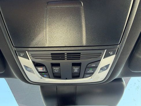 Used 2025 Acura RDX SH-AWD image 21