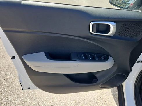 New 2025 Hyundai Venue SEL image 15