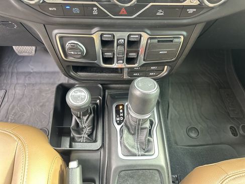 Used 2022 Jeep Wrangler Unlimited Sahara w/ Cold Weather Group image 30