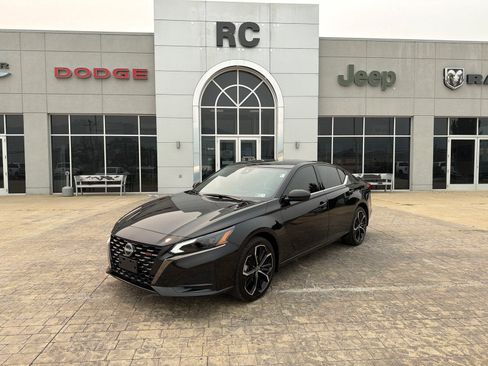 Used 2025 Nissan Altima 2.5 SR AWD/4WD image 4