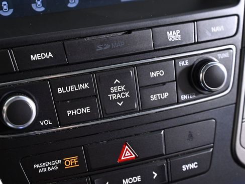 Used 2018 Hyundai Santa Fe Limited FWD image 19