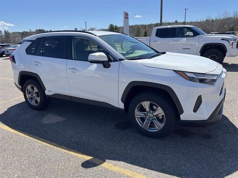 Used 2023 Toyota RAV4 XLE AWD/4WD image 2
