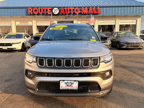 Used 2024 Jeep Compass Latitude AWD/4WD image 3