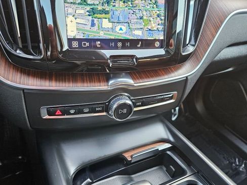 Certified 2023 Volvo XC60 B5 Plus AWD/4WD image 31