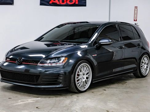 Used 2017 Volkswagen GTI SE image 7