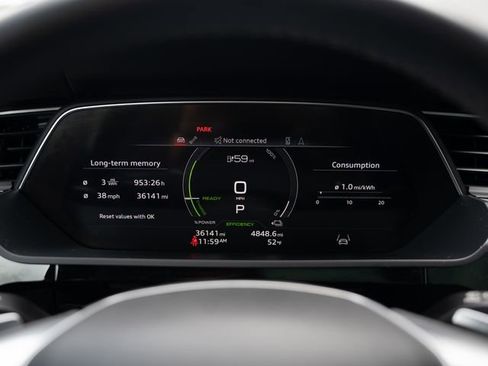 Used 2022 Audi e-tron Premium w/ Convenience Plus Package image 24