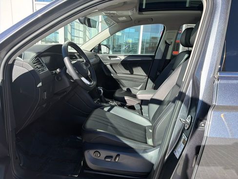 Certified 2022 Volkswagen Tiguan SE w/ Panoramic Sunroof Package image 11