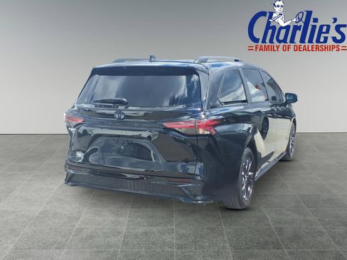 Used 2025 Toyota Sienna XSE w/ XSE Premium Package AWD/4WD image 4