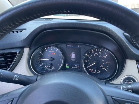 Used 2018 Nissan Rogue SV w/ Premium Package image 31