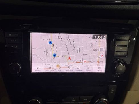 Used 2020 Nissan Rogue SV w/ Premium Package image 2