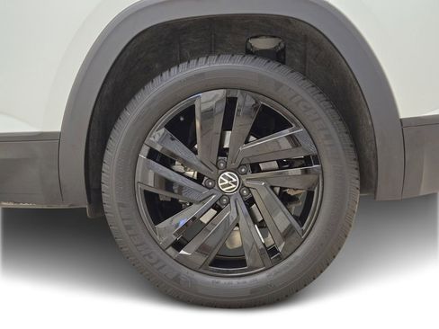 Used 2023 Volkswagen Atlas Cross Sport SE w/ Black Wheel Package image 14