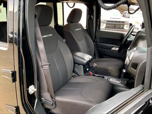 Used 2017 Jeep Wrangler Unlimited Rubicon w/ Connectivity Group image 9