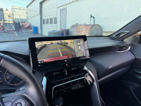 Used 2022 Toyota Venza Limited image 8