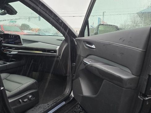 Used 2025 Cadillac XT4 Premium Luxury image 10