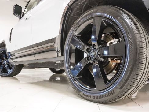 Used 2023 Land Rover Defender 110 X-Dynamic SE AWD/4WD image 39
