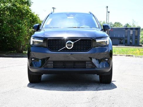 Used 2025 Volvo XC40 B5 Plus w/ Protection Package Premier AWD/4WD image 2