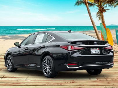 Used 2022 Lexus ES 300h w/ Premium Package