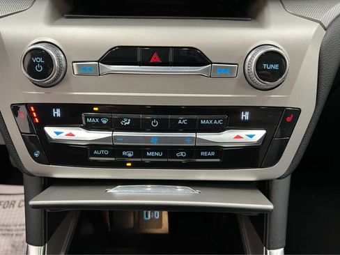 Used 2021 Ford Explorer XLT w/ Equipment Group 202A image 29