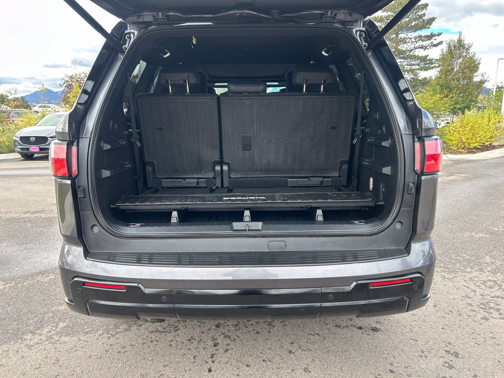 Used 2024 Toyota Sequoia Platinum AWD/4WD image 17