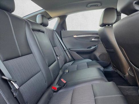 Used 2016 Chevrolet Impala LT w/ Convenience Package image 12
